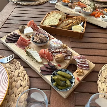 Les Noyers De Gaudelle *