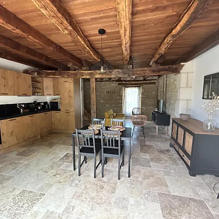 Les Noyers De Gaudelle