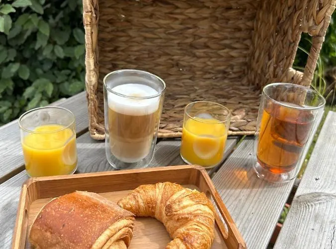 Les Noyers De Gaudelle *