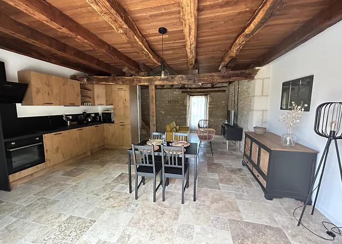 Les Noyers De Gaudelle