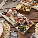 Les Noyers De Gaudelle *