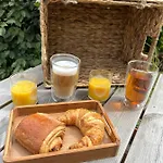 Les Noyers De Gaudelle *