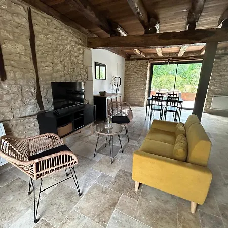 Les Noyers De Gaudelle