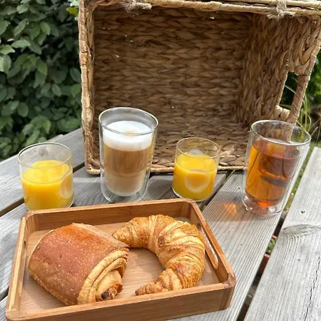 Les Noyers De Gaudelle *