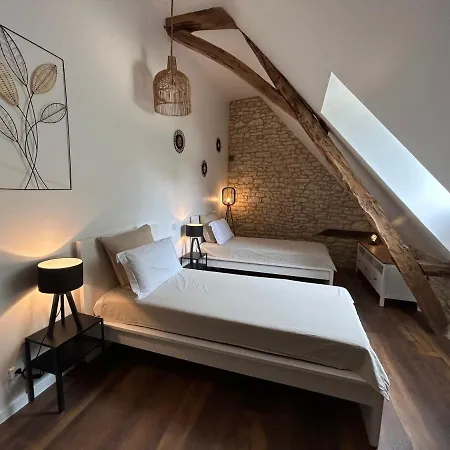 Les Noyers De Gaudelle