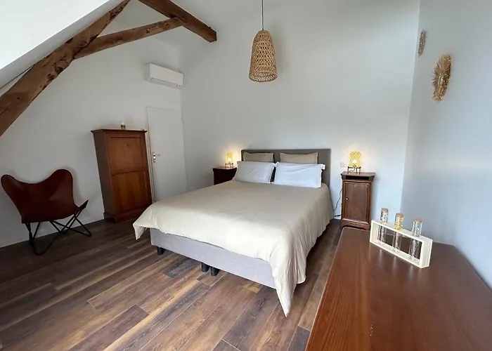 Les Noyers De Gaudelle